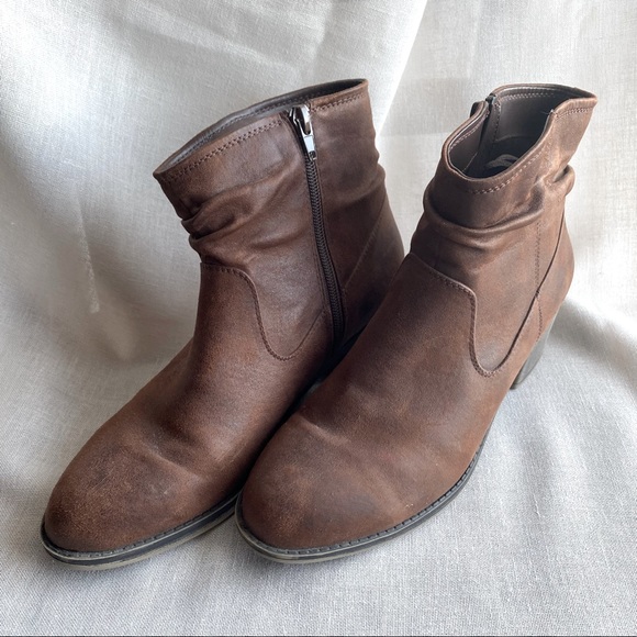 White Mountain Shoes - White Mountain women’s slouchy ankle boots